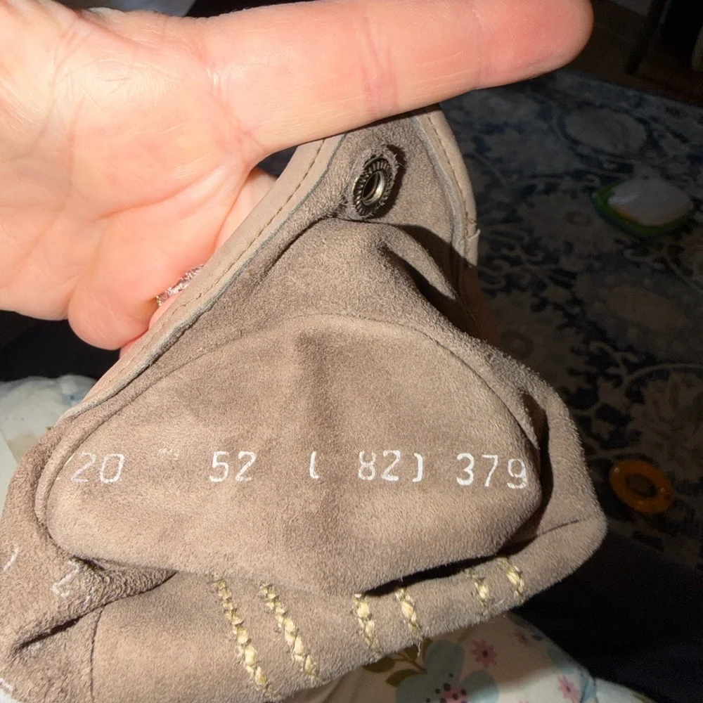 Vintage 1960s 1970s Lambskin Gloves Made in Czechoslovakia Women’s M 7.5 Button